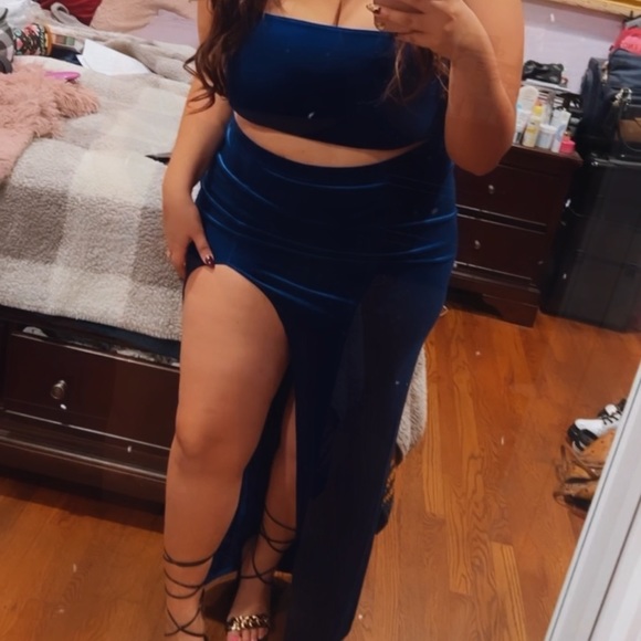 Blue Velvet Skirt Set - Picture 6 of 6
